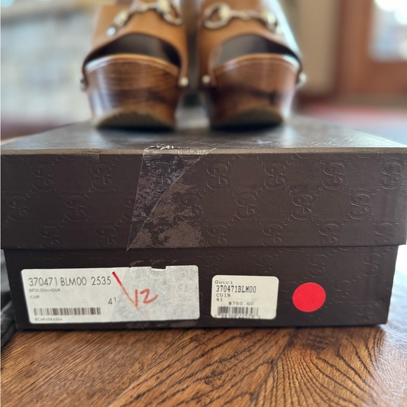 Gucci Clogs!  Gorgeous. Classic!   I only wore them once - Picture 4 of 10